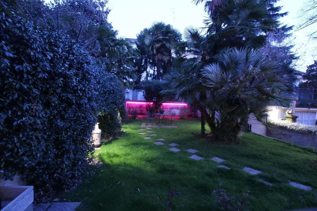 General view, Charly, Milan