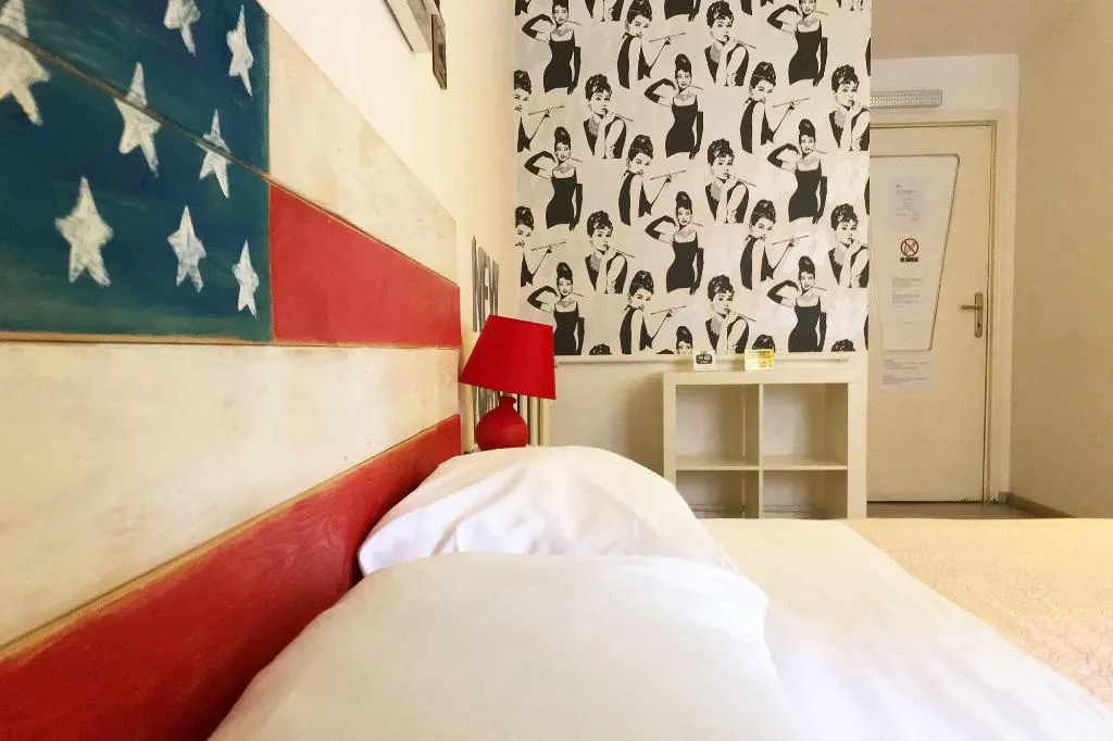 Room, Jet Lag, Naples