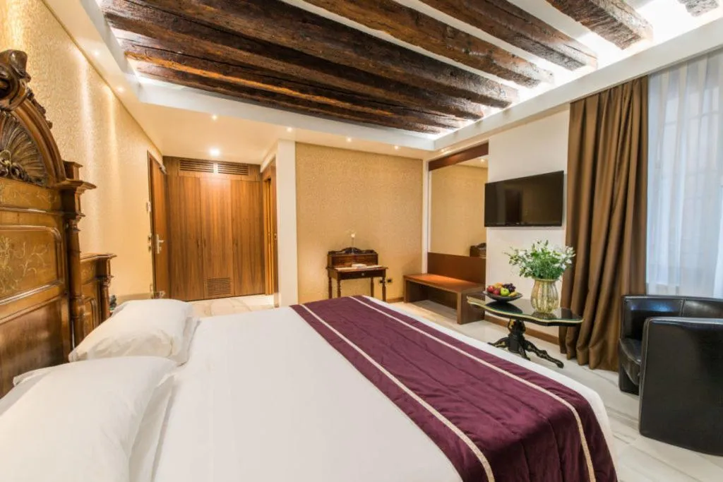 QUADRUPLE STANDARD Room, Casa Nicolò Priuli, Venice