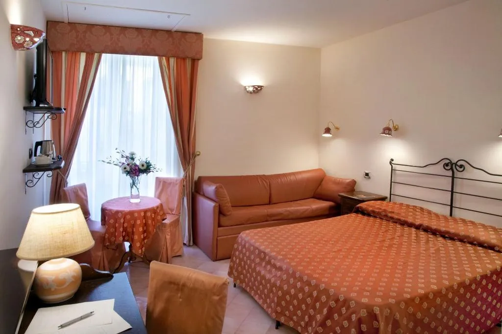 Room, L'Antico Convitto, Naples