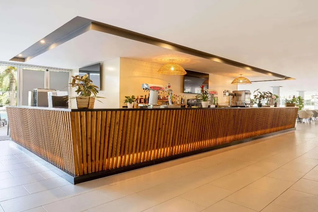 Restaurant, Sol Palmanova-Mirlos Tordos, Majorca