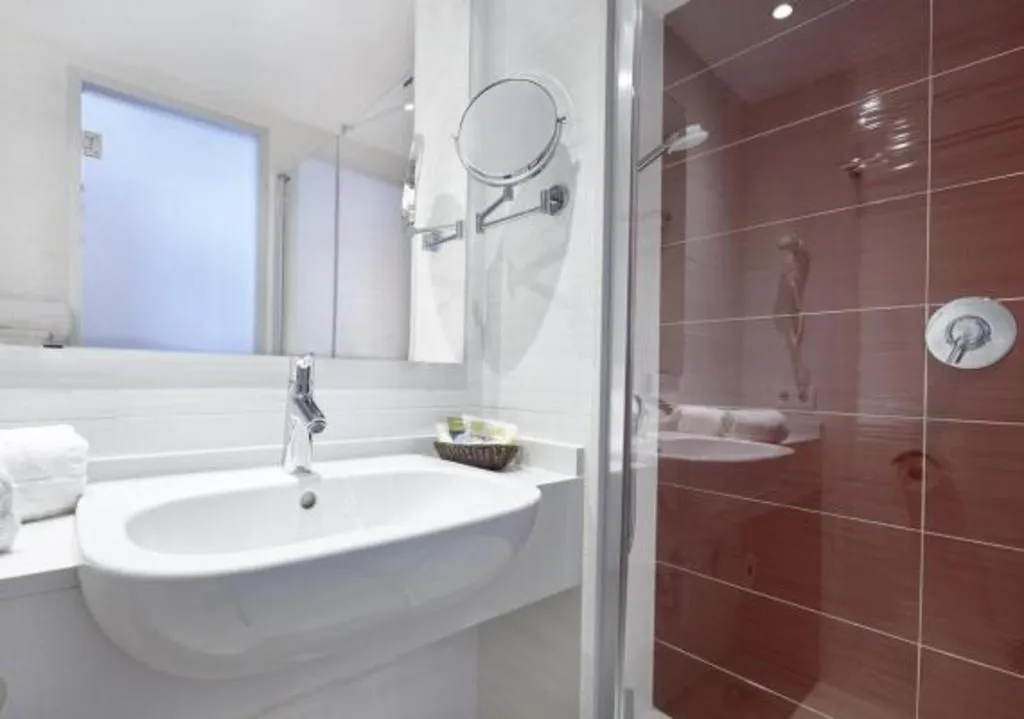 DOUBLE SINGLE USE STANDARD Room, Universal Hotel Perla, Majorca