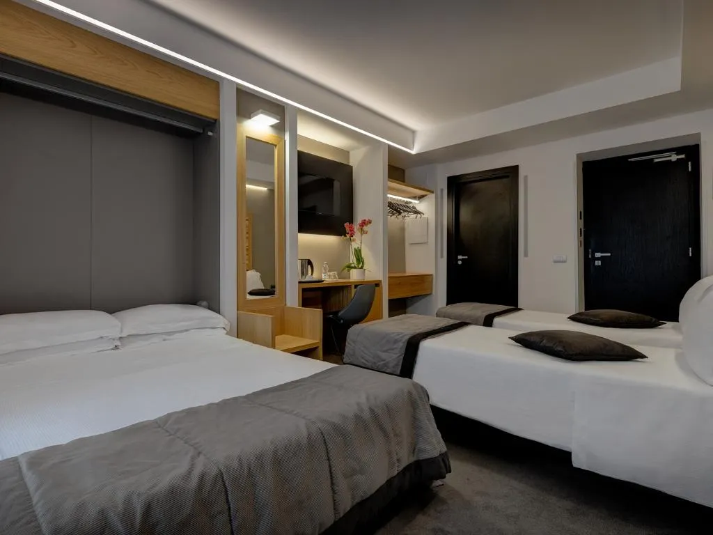 QUADRUPLE SUPERIOR Room, Rome Art Hotel, Rome