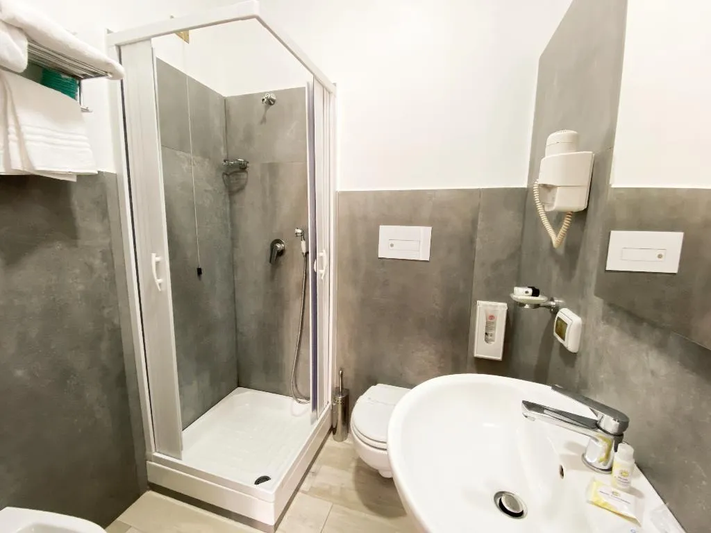 DOUBLE SINGLE USE STANDARD Room, Colombo, Naples