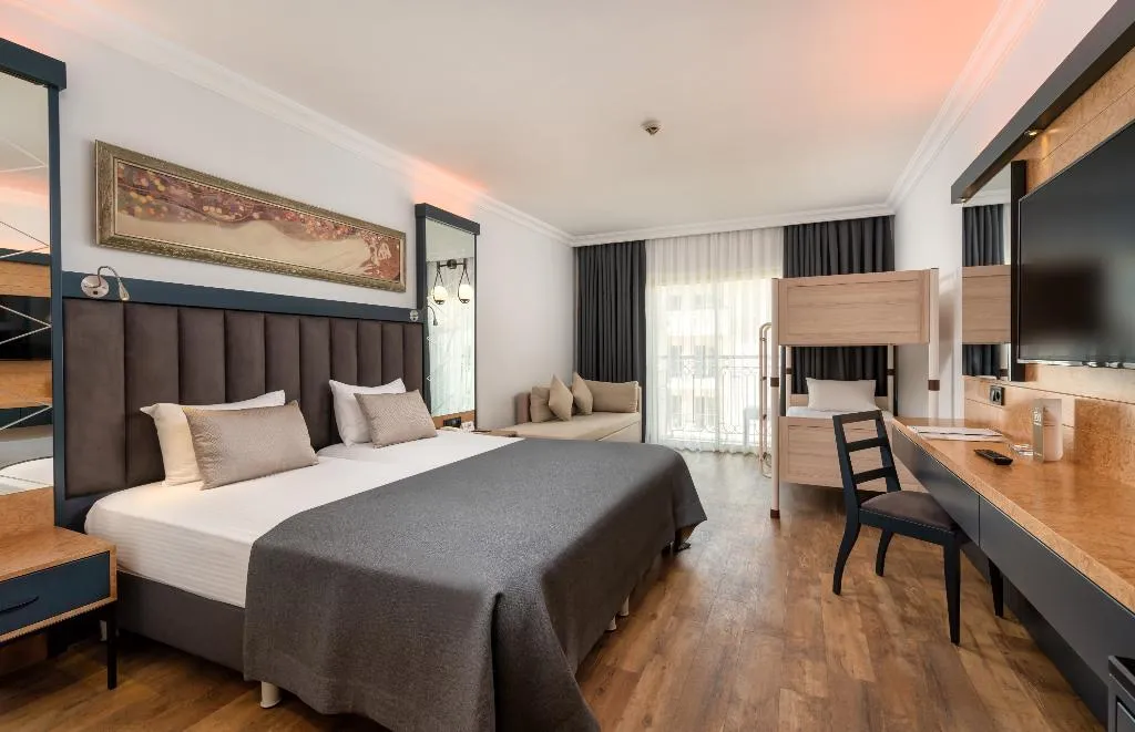 QUADRUPLE STANDARD Room, Dobedan Exclusive Hotel and Spa Ex Alva Donna, Antalya