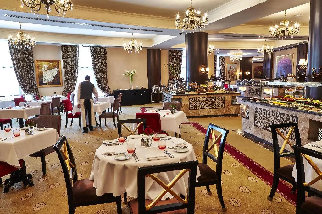 Restaurant, Kempinski Palace Cairo, Cairo