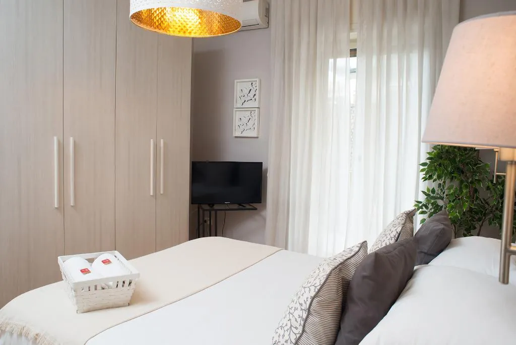 APARTMENT CAPACITY 3 Room, Residenza Flegrea, Naples