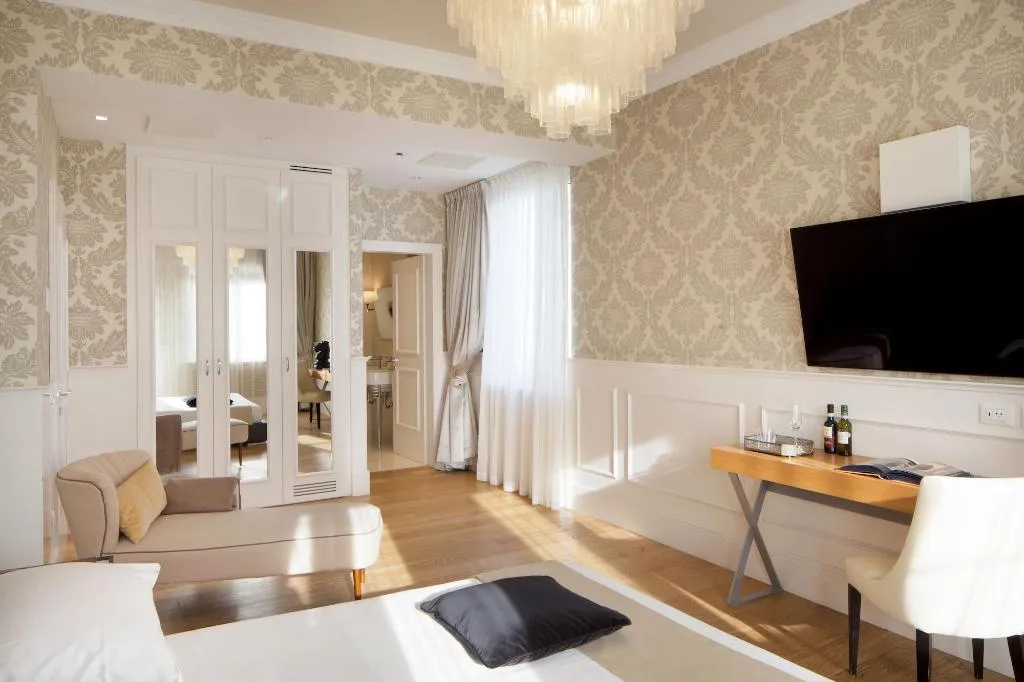 Room, Luxury Suite Milano Duomo, Milan