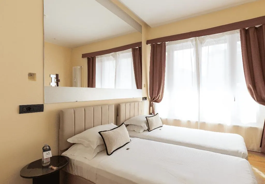 DOUBLE WITH VIEWS Room, AH - Fashion District, Milan