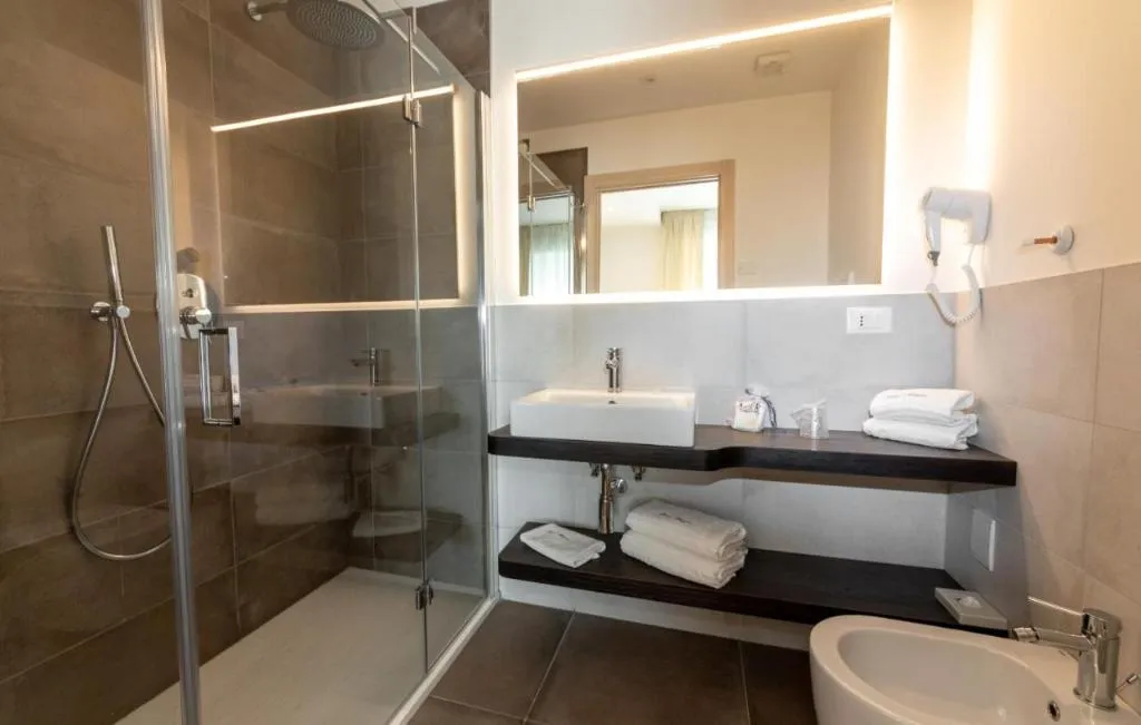 Room, Mayer, Venice