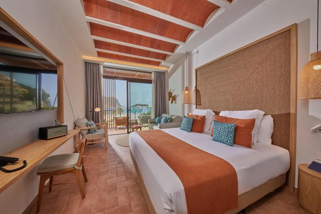 Room, Cala San Miguel Ibiza Res, Curio Colllec by Hilton, Ibiza