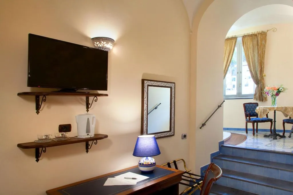 JUNIOR SUITE QUEEN SIZE BED Room, L'Antico Convitto, Naples