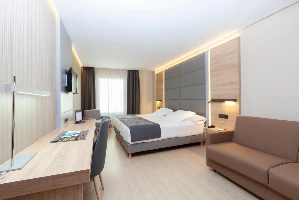 FAMILY ROOM STANDARD Room, Liabeny, Madrid