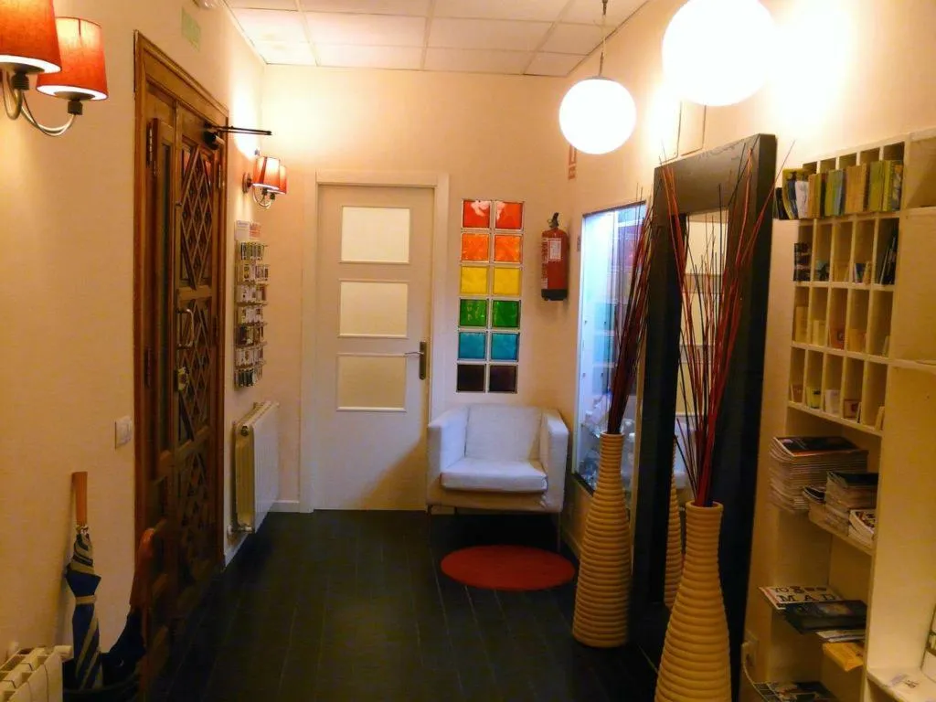 Sports and Entertainment, Hostal Pizarro, Madrid