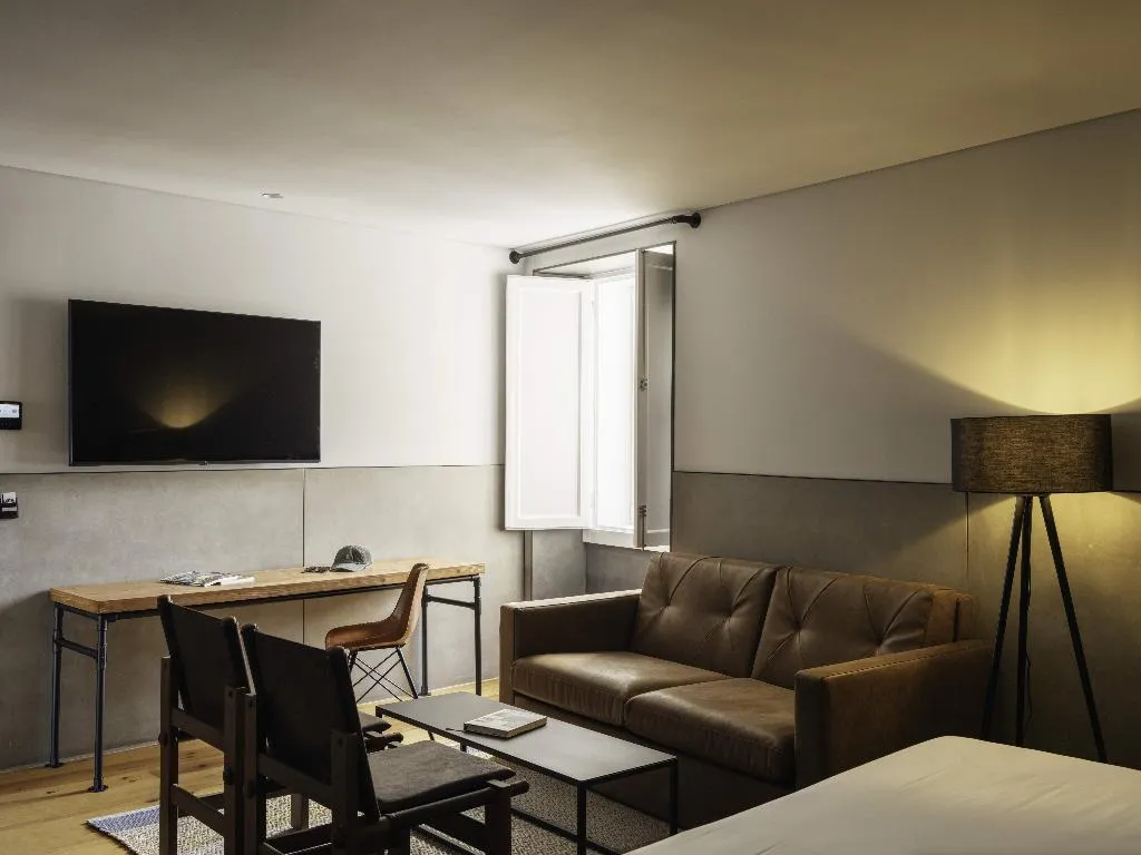 SUITE CAPACITY 4 Room, Inspira Santos Boutique Hotel, Lisbon