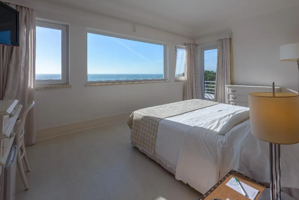 DOUBLE DELUXE SEA VIEW Room, Amazonia Estoril Hotel, Lisbon
