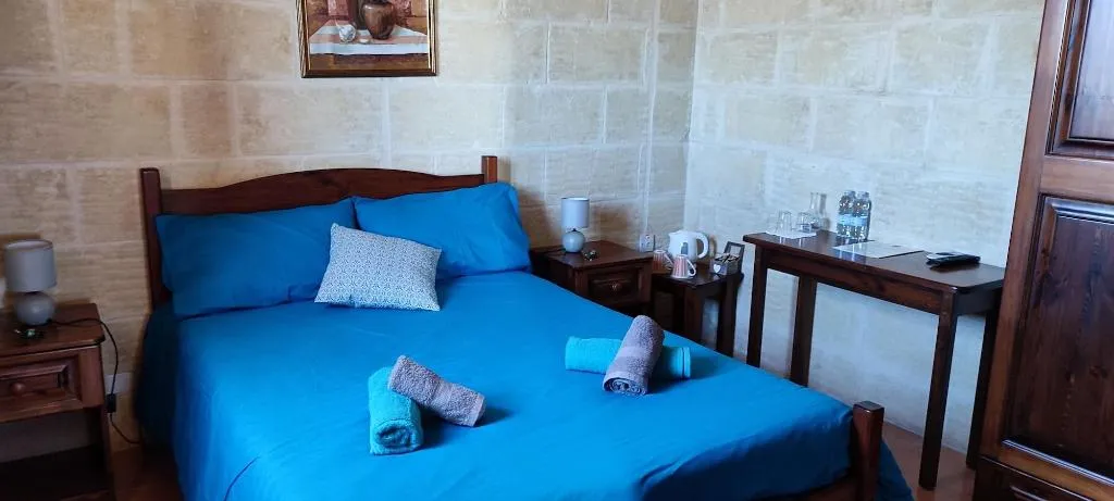 Room, Grotto's Paradise B&B, Gozo