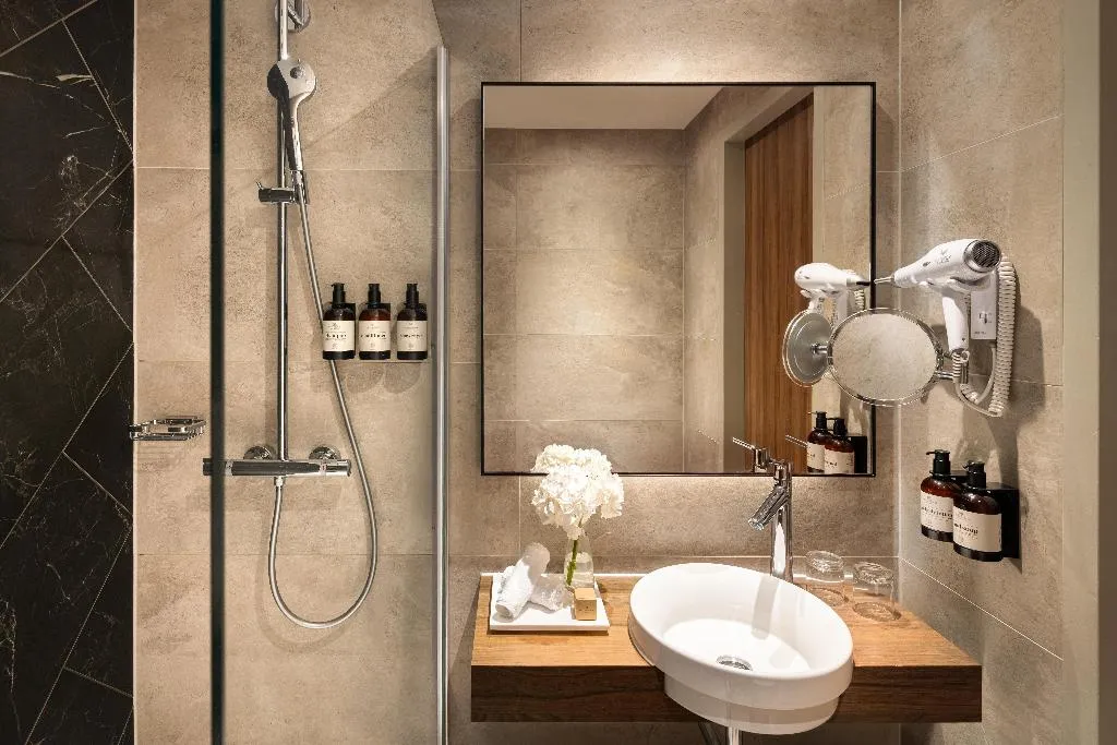 DOUBLE PREMIUM Room, NH Collection Amsterdam Flower Market, Amsterdam