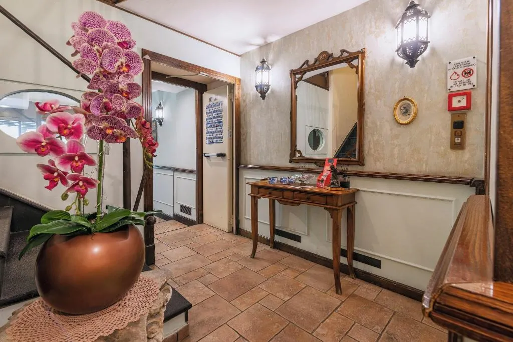 Lobby, Il Convento, Naples