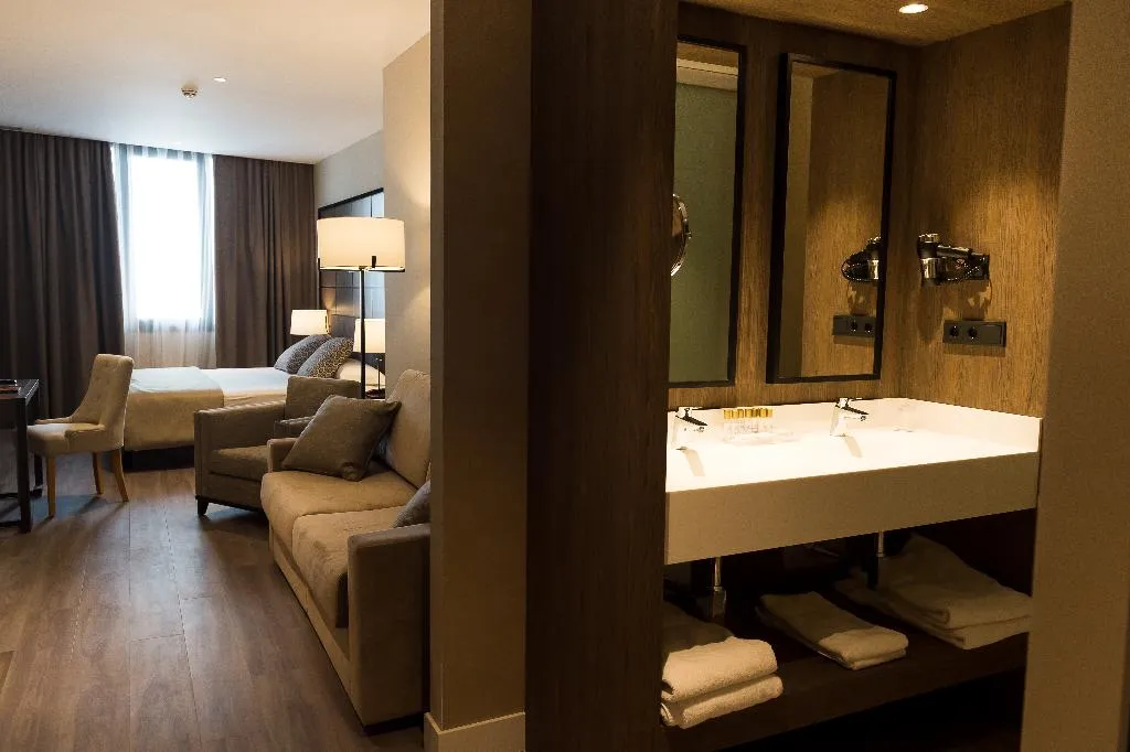 JUNIOR SUITE STANDARD Room, Palacio de Valderrabanos, Madrid