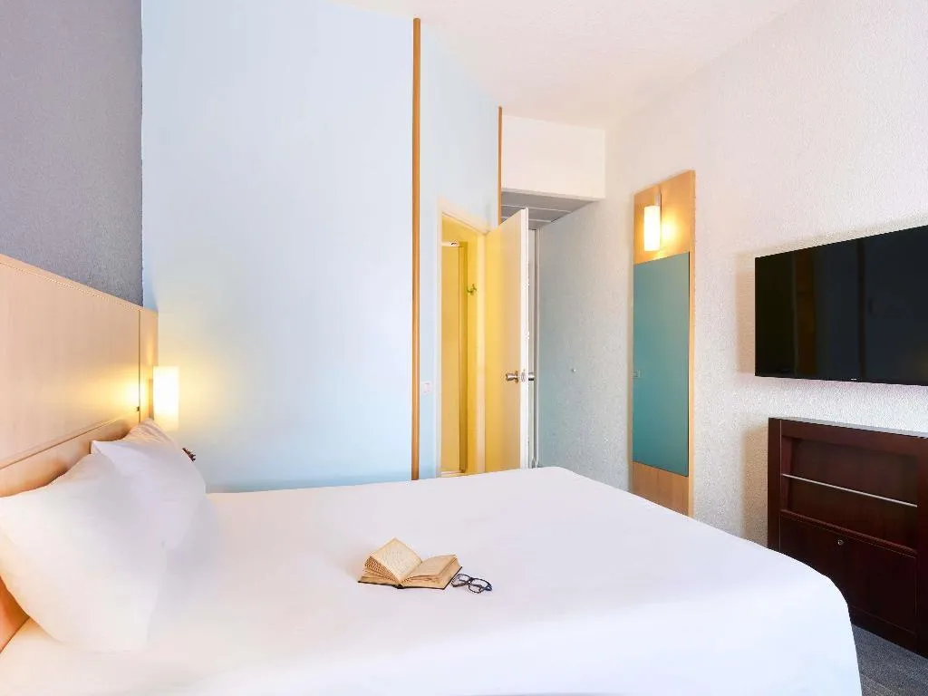 DOUBLE PREMIUM Room, Ibis Como, Milan