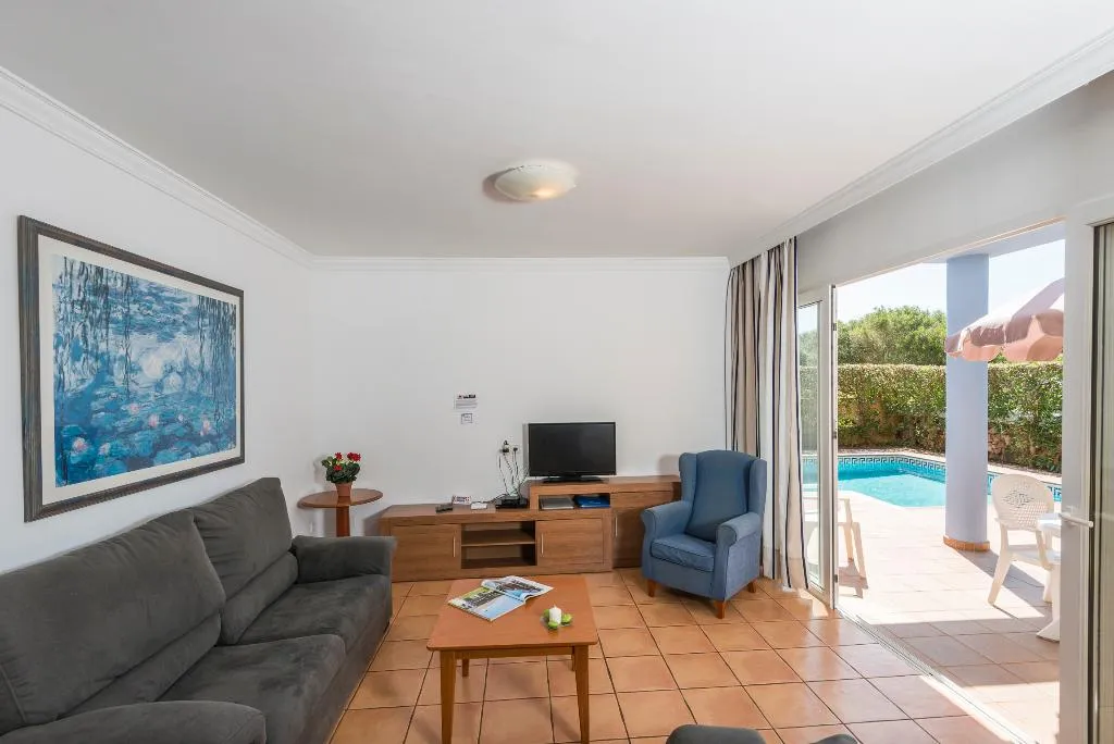 Room, Amarillas, Menorca