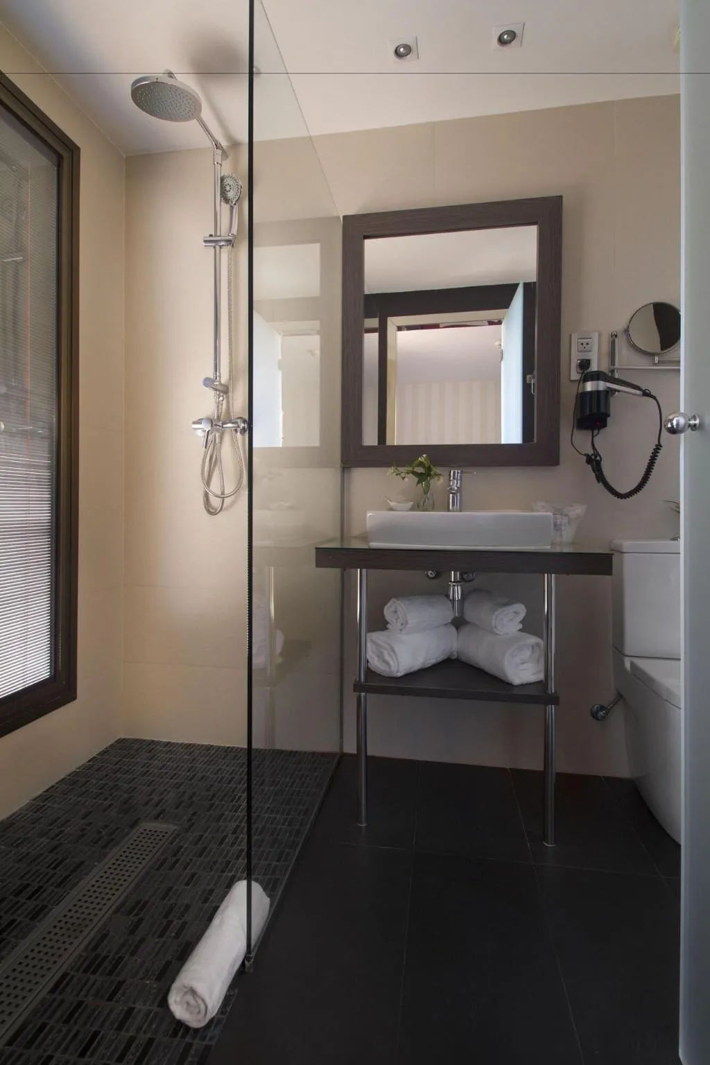 Room, Oasis, Barcelona