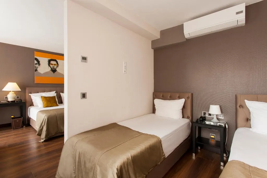 QUADRUPLE LUXURY Room, Quentin Berlin Hotel, Berlin