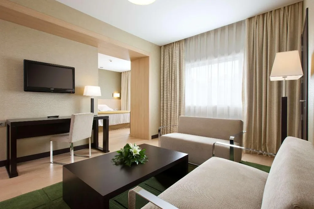 JUNIOR SUITE STANDARD Room, NH Madrid Ribera del Manzanares, Madrid