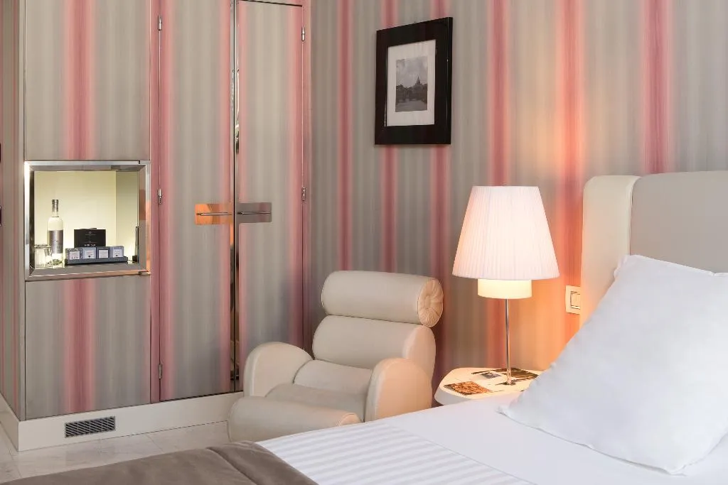 DOUBLE SINGLE USE SUPERIOR Room, Grand Hotel Palace Rome, Rome