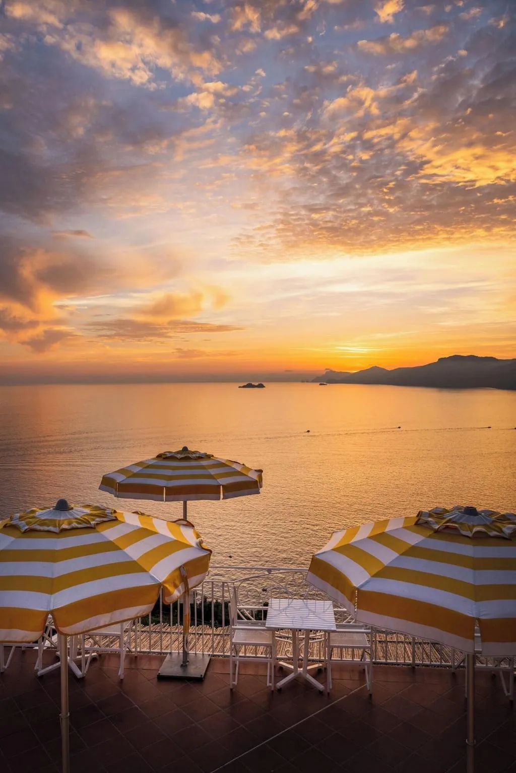 General view, Tramonto D'oro, Naples