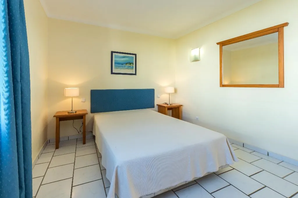APARTMENT TWO BEDROOMS Room, Ouratlantico, Algarve