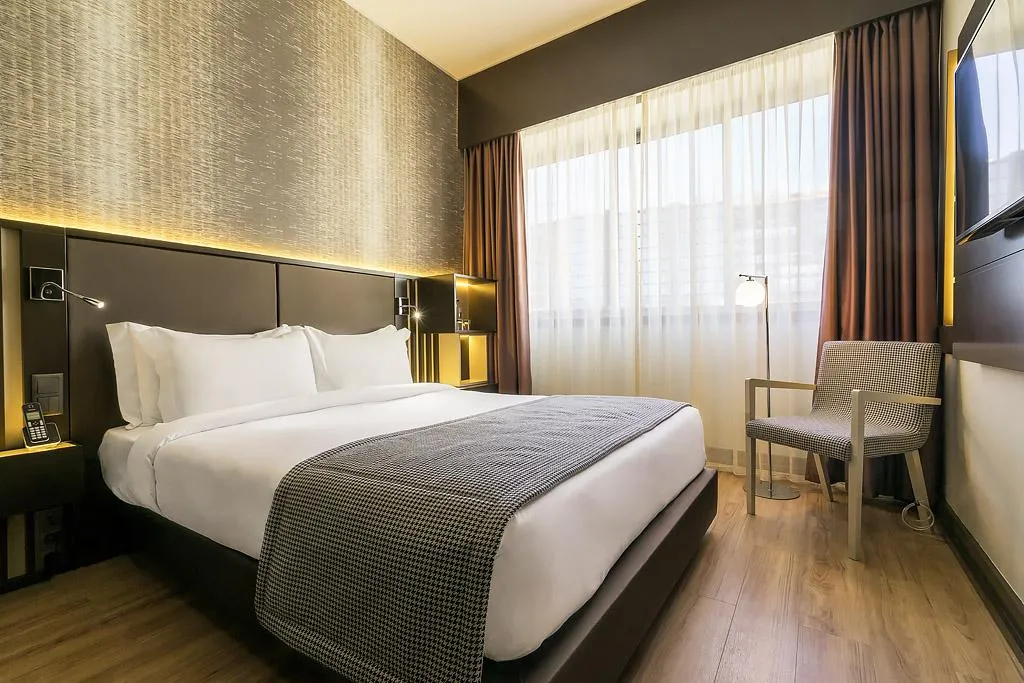 DOUBLE STANDARD Room, HF Fenix Lisboa, Lisbon