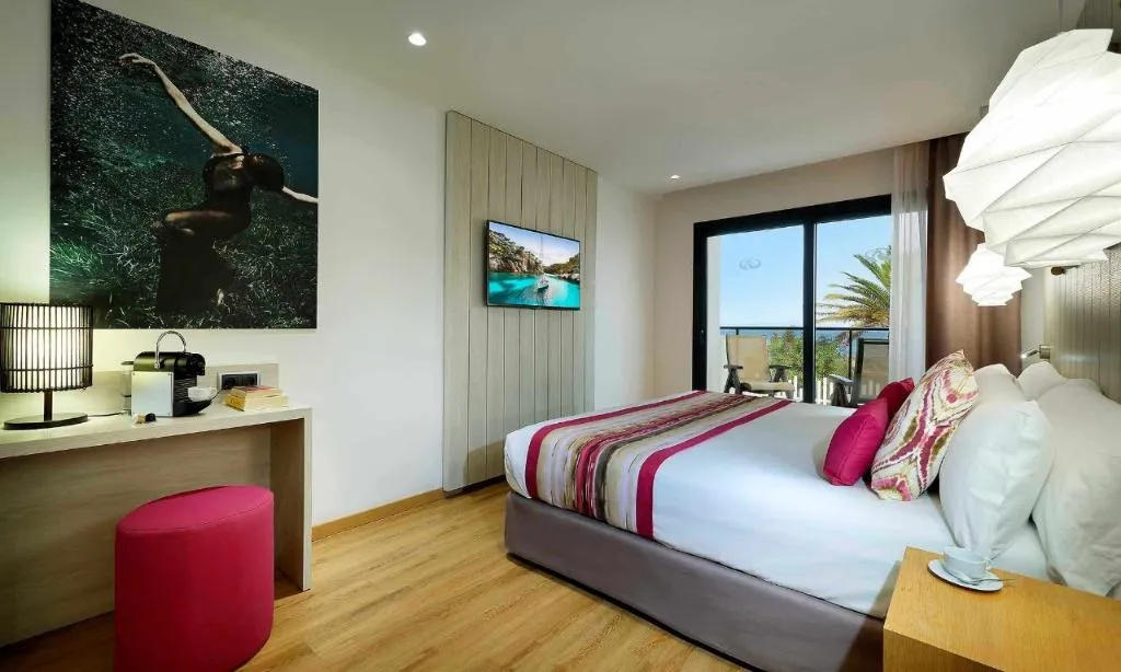 Double or Twin SEA FRONT Room, Grand Palladium White Island Resort & Spa, Ibiza