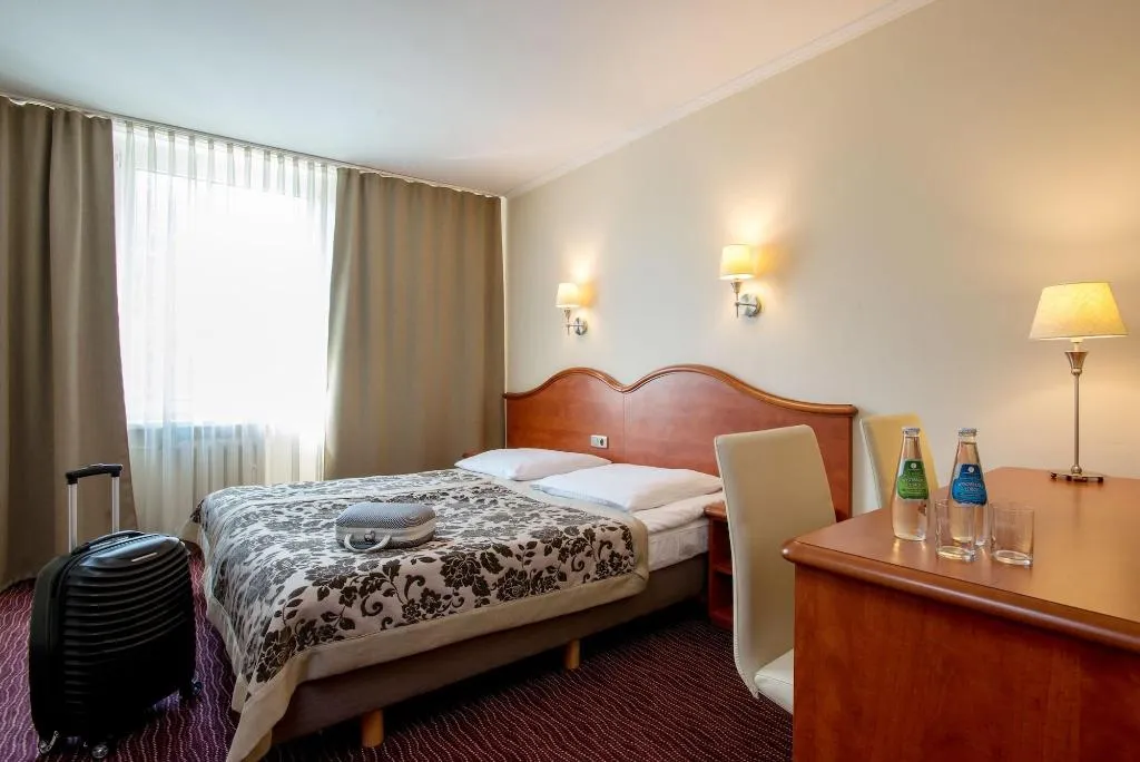 Room, Krakus, Krakow