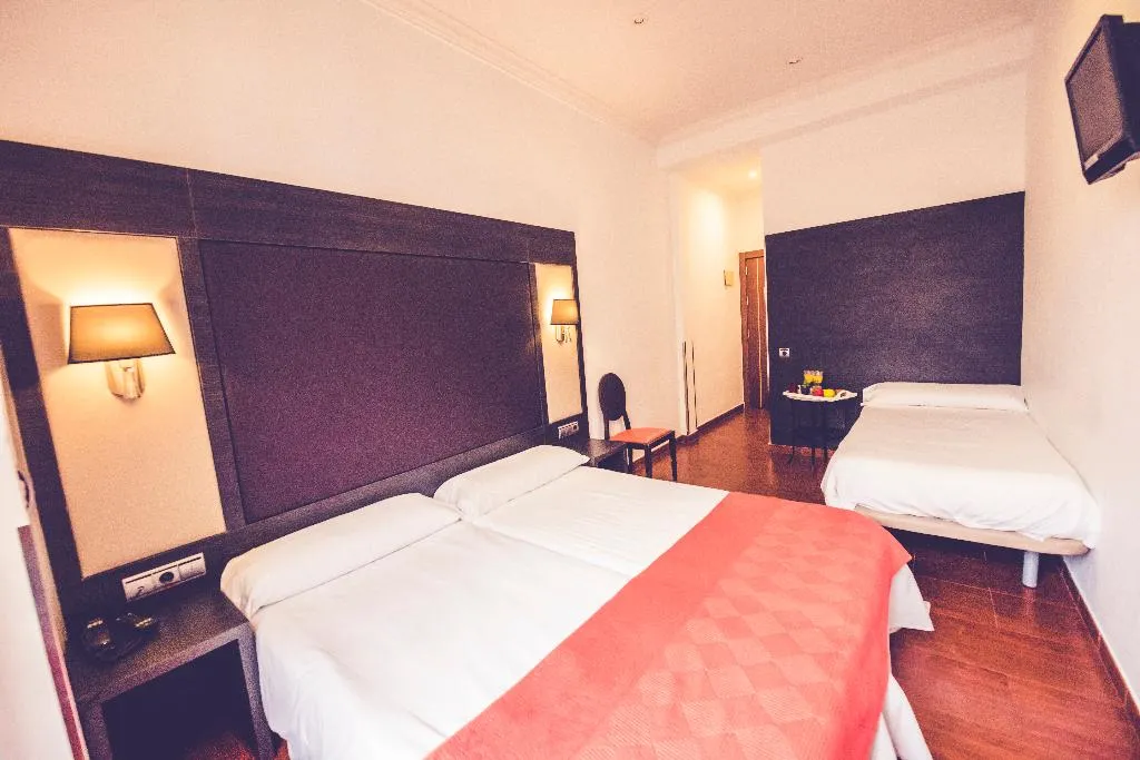 TRIPLE STANDARD Room, Hostal Sol Los Angeles, Madrid