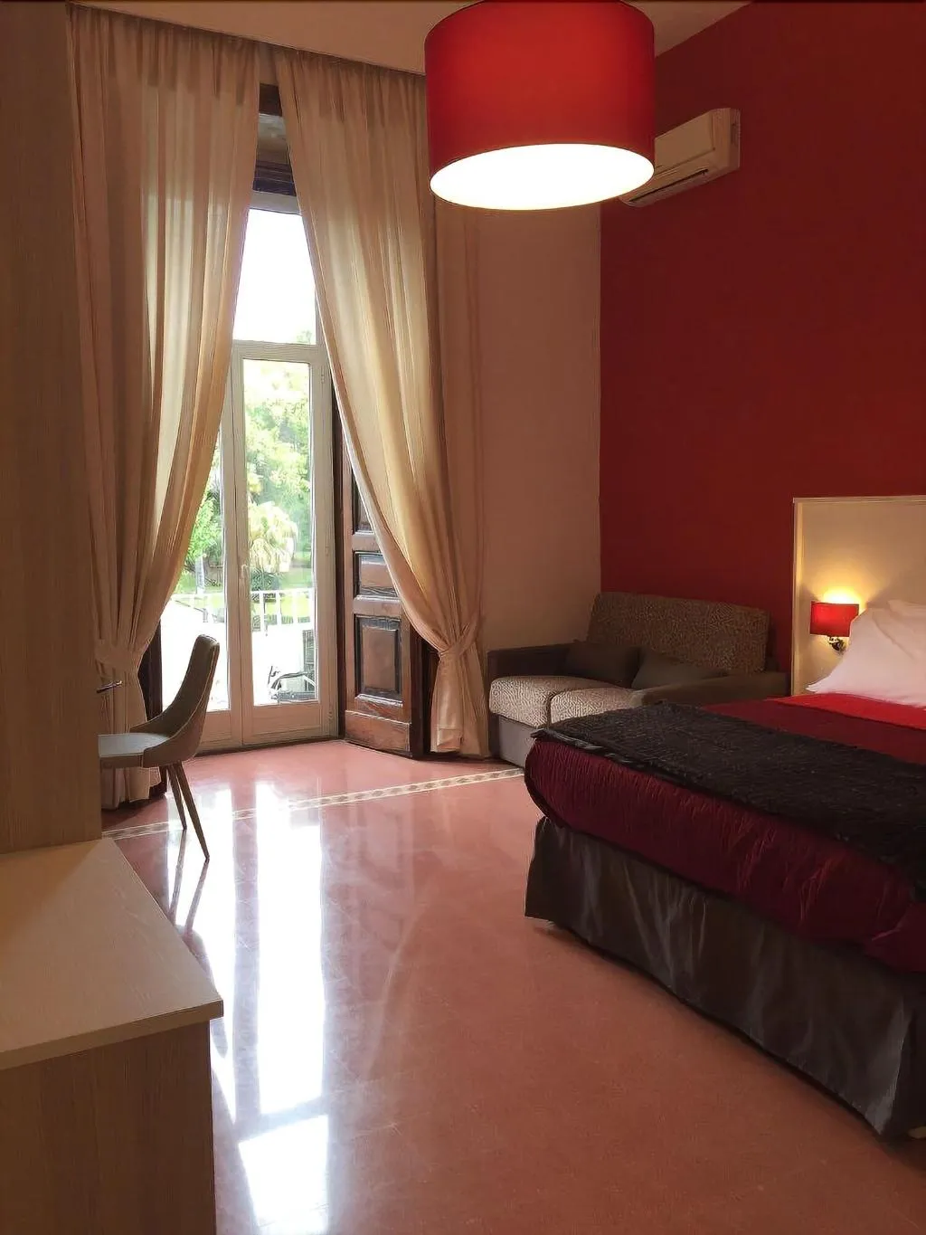 Room, B&B Napolimilionaria, Naples