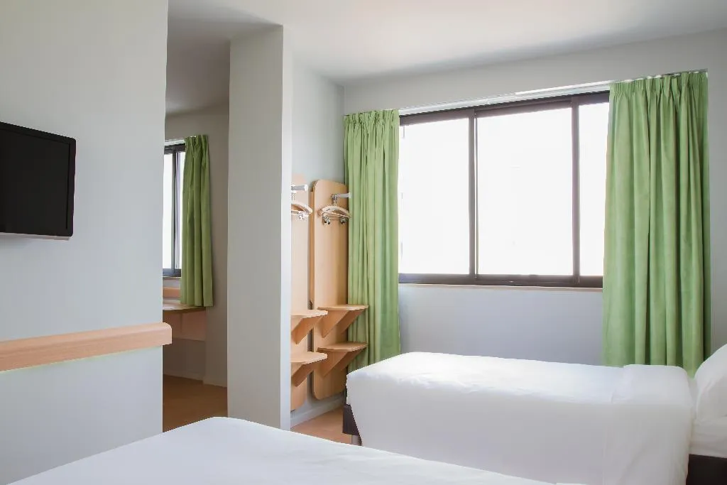 TRIPLE WITH DOUBLE BED Room, Ibis Budget Braga Centro, Porto