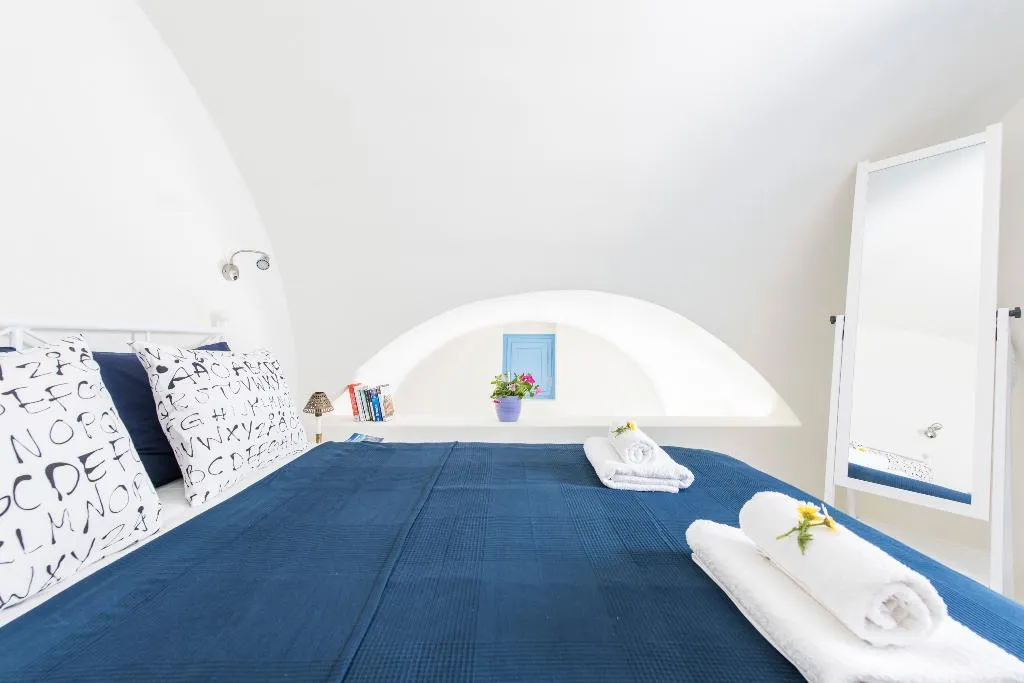 SUITE HONEYMOON Room, Fava Eco Suites, Santorini