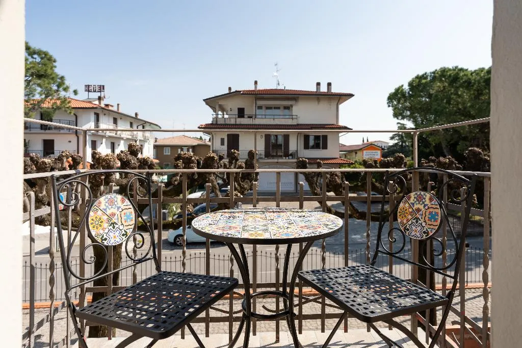 TRIPLE SUPERIOR Room, Hotel Gardenia Sirmione, Milan