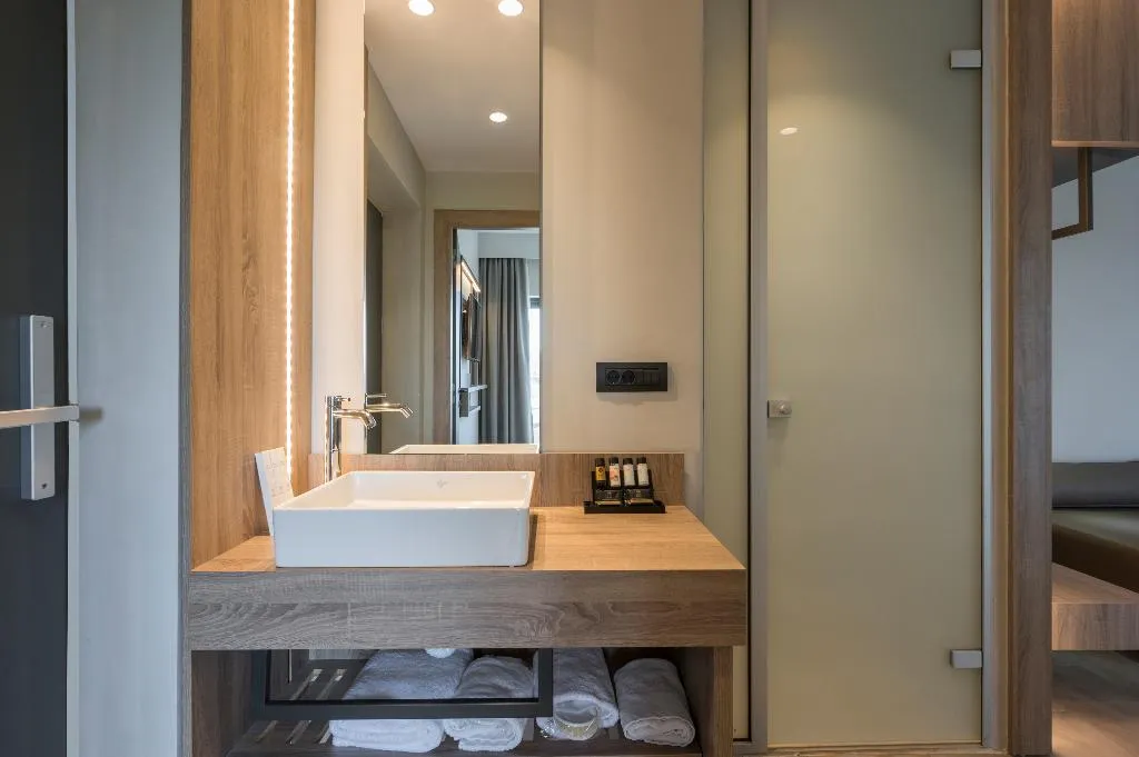 SUITE WITH JACUZZI Room, Mare Village Hotel, Crete