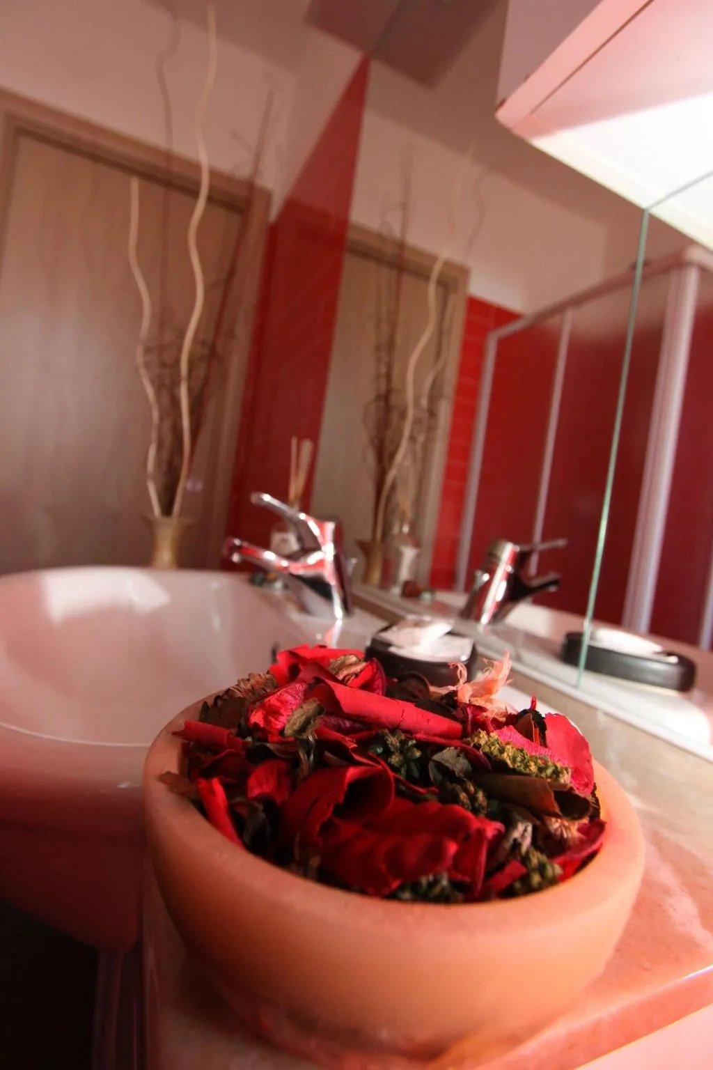 Room, Moonrose, Milan