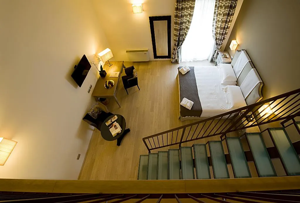 FAMILY ROOM CAPACITY 5 Room, Relais dell Olmo, Perugia