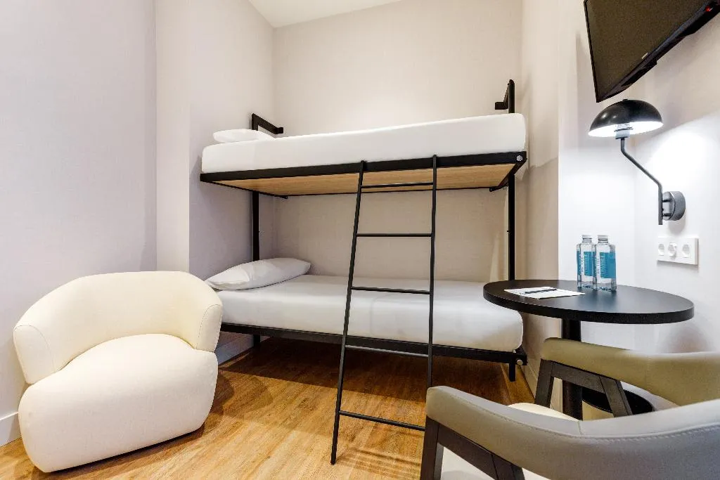 QUADRUPLE STANDARD Room, Petit Palace Plaza de la Reina, Valencia