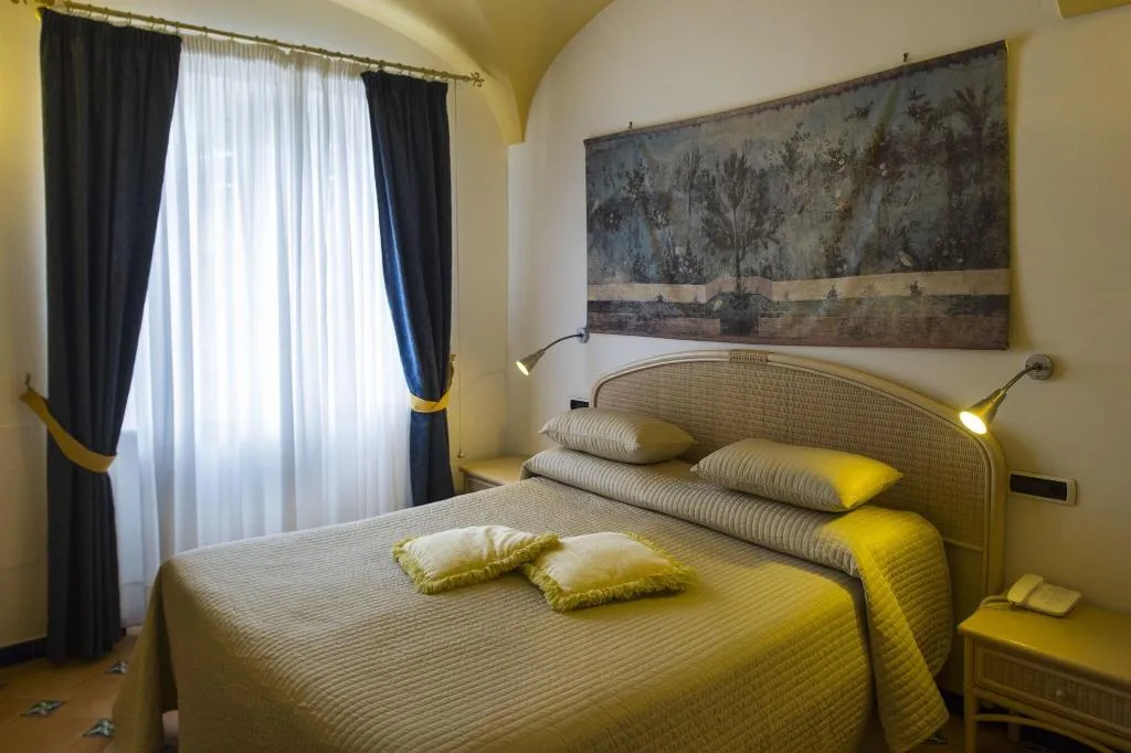 TRIPLE STANDARD Room, Bellevue, Naples