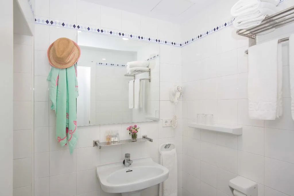 APARTMENT CAPACITY 8 TWO BEDROOMS Room, Gavimar Ariel Chico Club & Resort, Majorca