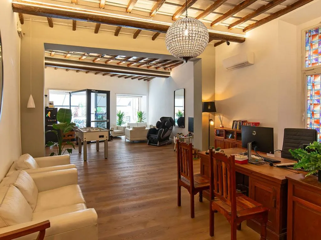 Lobby, Elite, Rome