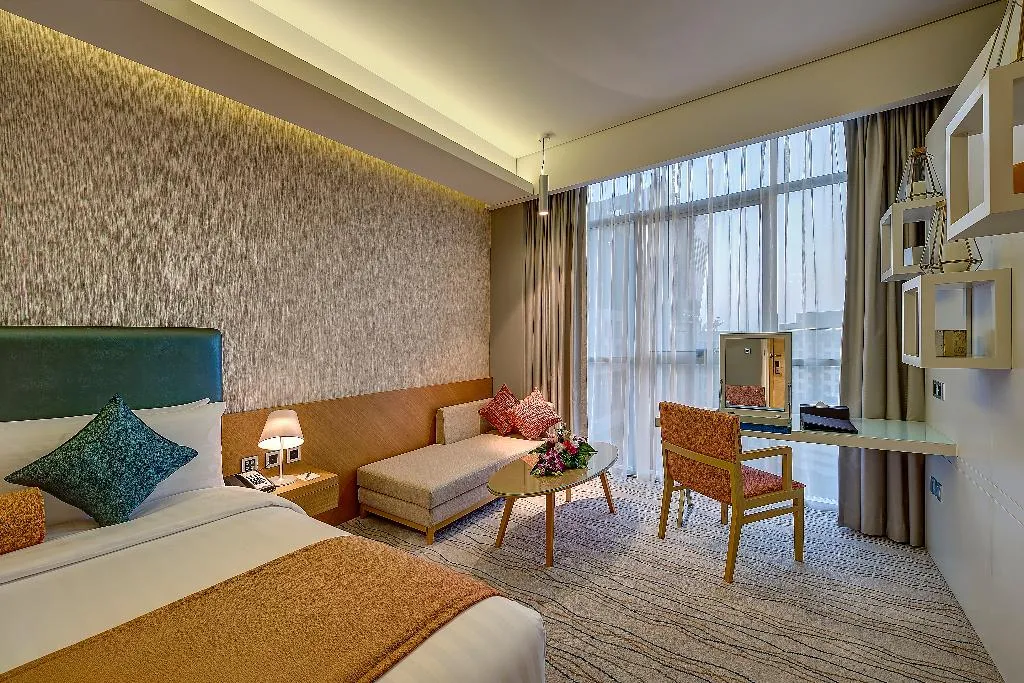DOUBLE DELUXE Room, Royal Continental Hotel, Dubai