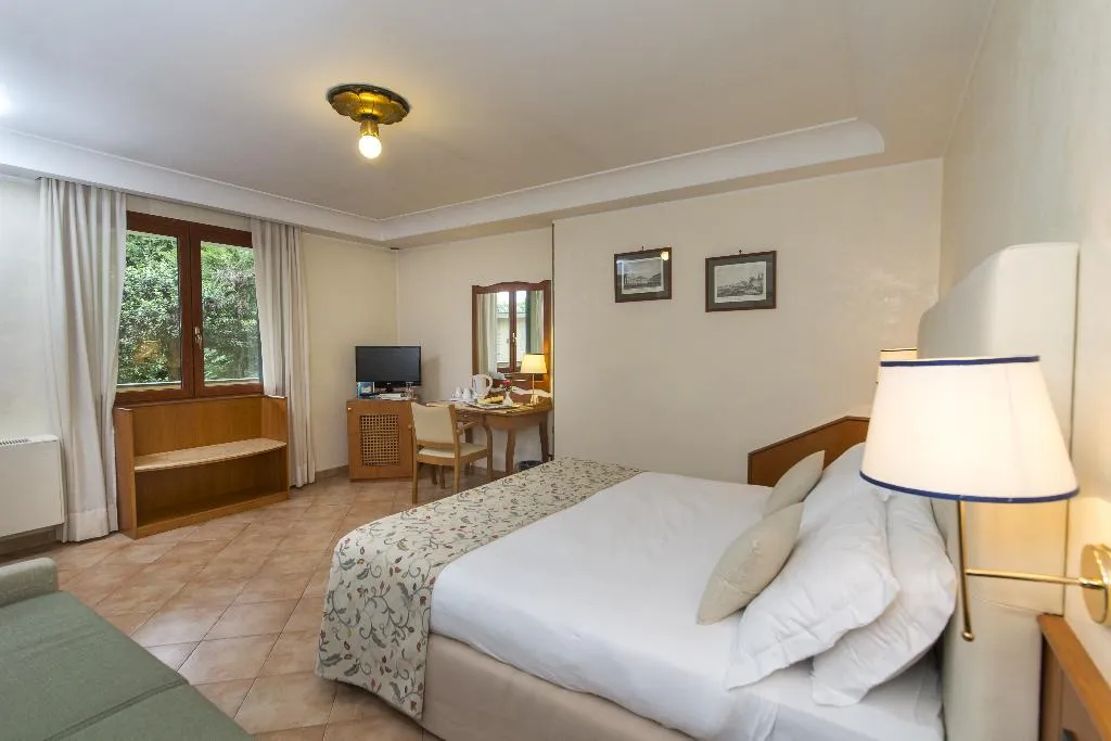 DOUBLE SUPERIOR Room, Montespina Park Hotel, Naples