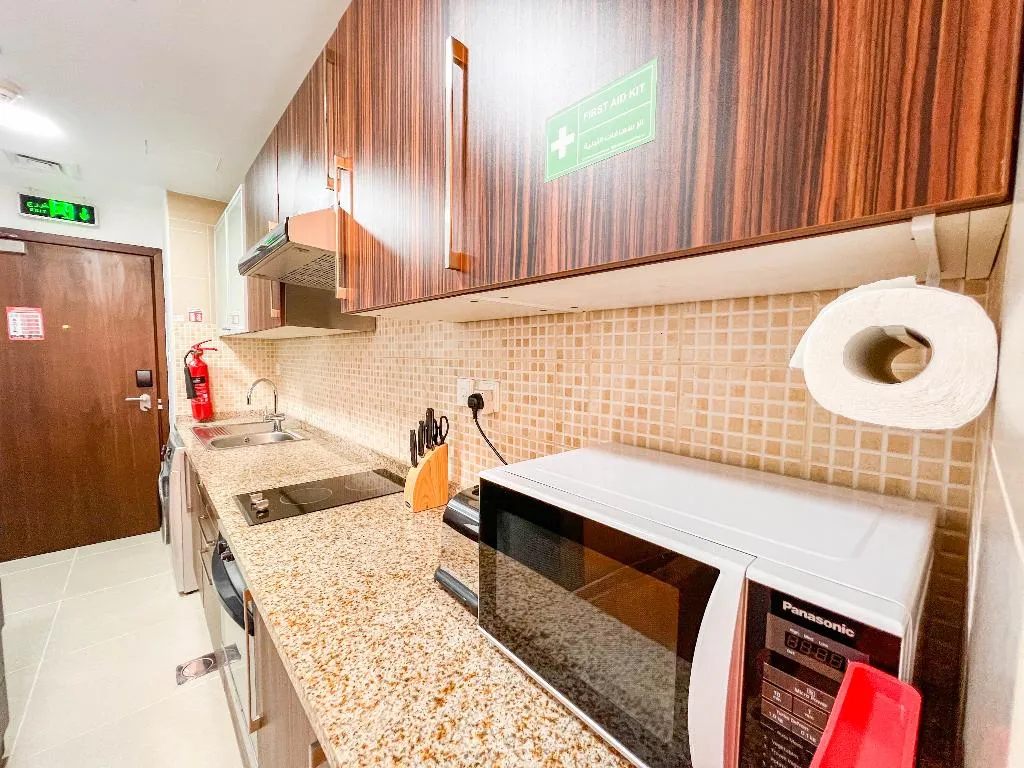 STUDIO ONE BEDROOM ONE BATHROOM Room, Goldcrest Executive, Dubai